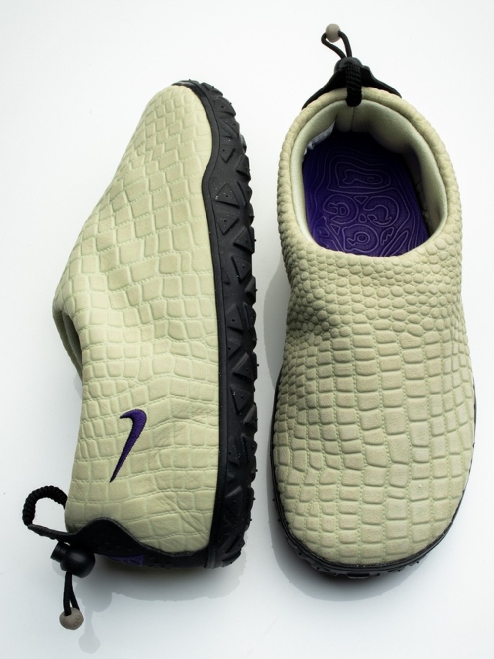 Nike Mens ACG Moc Premium Slip-On in Croc Olive Aura